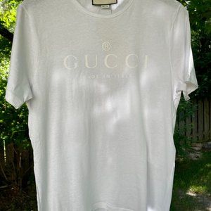 NEW! Gucci white t-shirt Mens size L Tonal Logo. Never worn, tags attached.